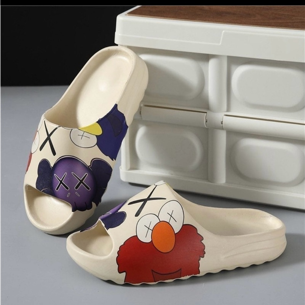 Kaws X Elmo slides size 11 brand new